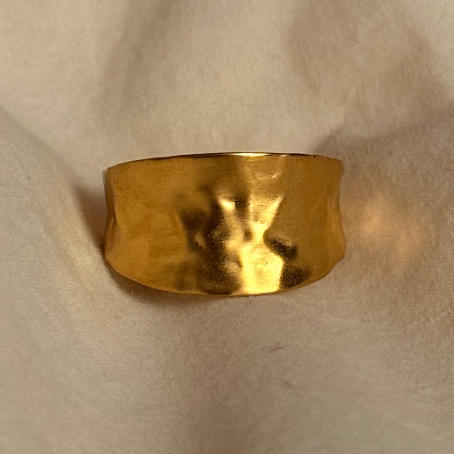 HAMMERED GOLD BAND