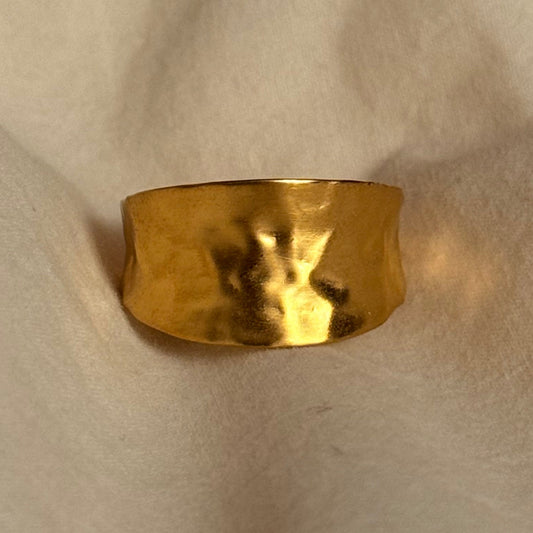 HAMMERED GOLD BAND